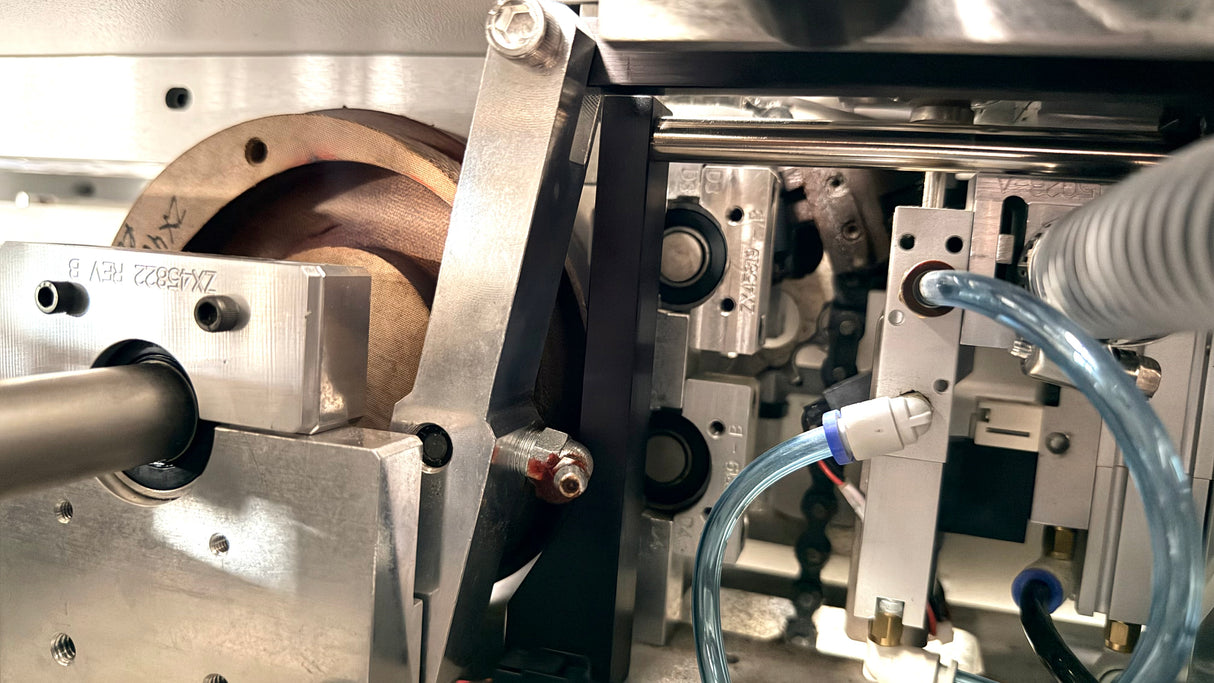 2014 BlueCrest/Pitney Bowes 3-Station Rival with Windows 7 – Only 1.9 Million Cycles!