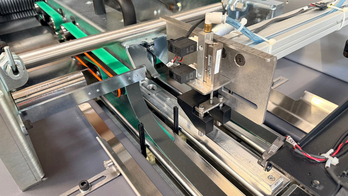 2014 BlueCrest/Pitney Bowes 3-Station Rival with Windows 7 – Only 1.9 Million Cycles!