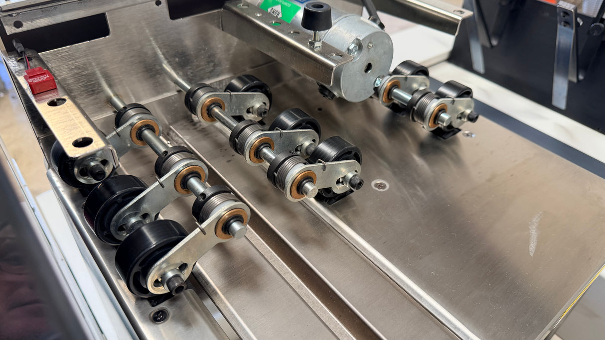 2014 BlueCrest/Pitney Bowes 3-Station Rival with Windows 7 – Only 1.9 Million Cycles!