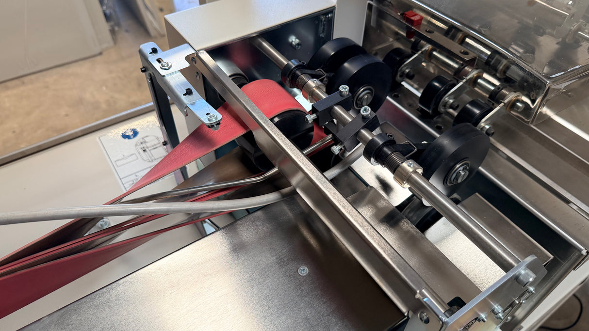 2014 BlueCrest/Pitney Bowes 3-Station Rival with Windows 7 – Only 1.9 Million Cycles!